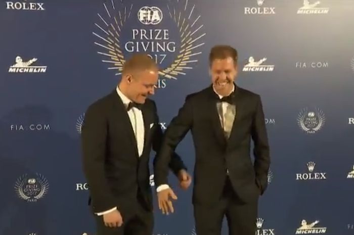 Sebastian Vettel (kanan) dan Vatteri Bottas (kiri)
