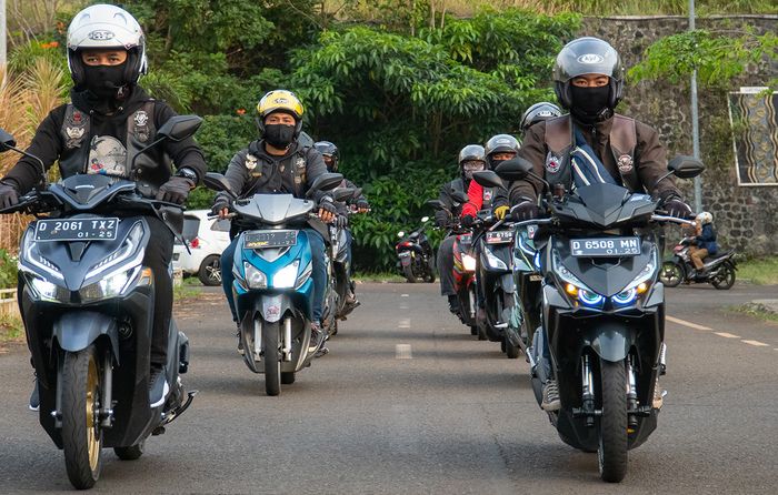 City rolling menuju lokasi Corporate Social Responsibility (CSR) bersama Honda Vario Rider Club Bandung.