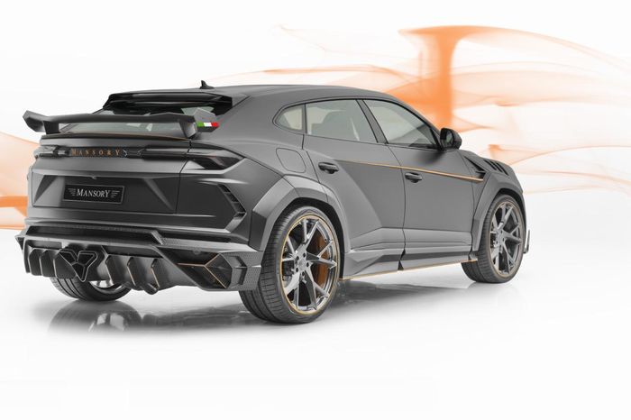 Kesan agresif paling tampak pada desain body kit di buritan