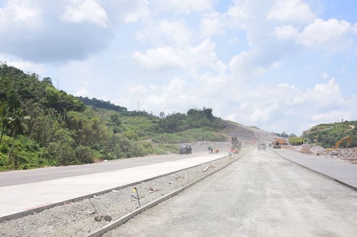 Kementerian PUPR dorong BUJT percepat pembangunan Jalan Tol Cisumdawu.