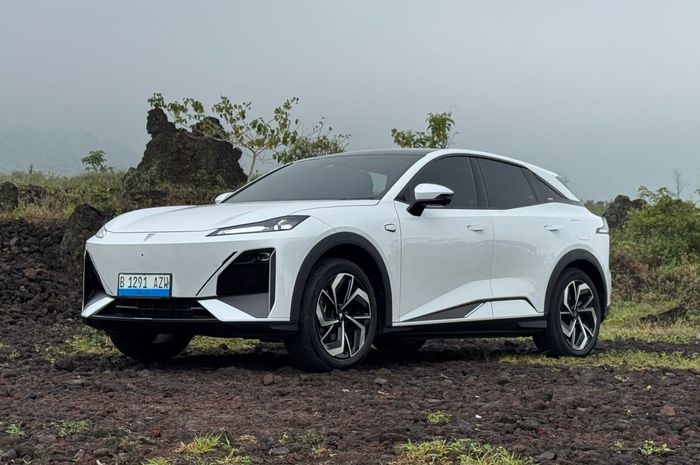 Changan Deepal SO7 saat dites oleh media dalam perjalanan Jakarta-Garut