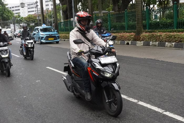 Tarikan mesin motor terasa brebet akibat busi motor minta diganti 