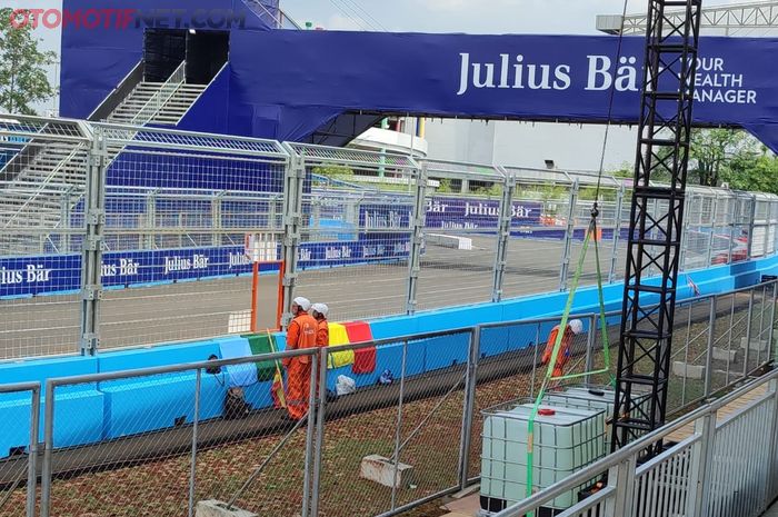 Marshal yang bertugas di Formula E Jakarta 2022