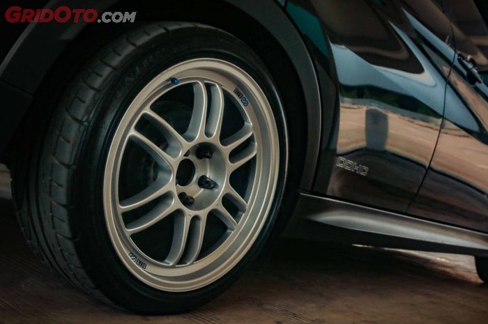 Ban dengan profil tipis