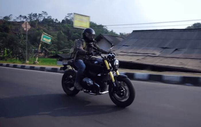 Ariel noah mengeksplor Bandung-Jakarta dengan moge BMW R Nine T