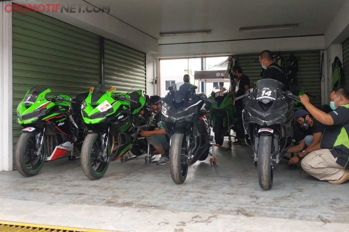Deretan Kawasaki Ninja ZX-25R peserta OMR di Indonesia Race Championship