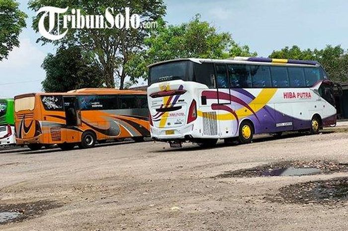 Bus AKAP terparkir di Terminal Tipe B Pilangsari, Sragen, Rabu (07/09/2022). 