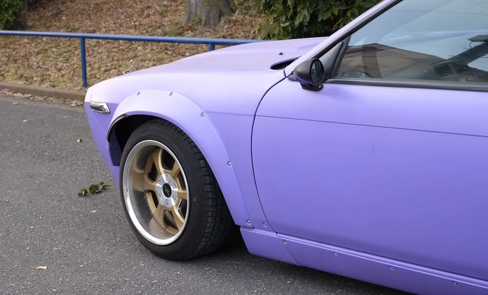 Body kit Rocket Bunny juga disematkan ke tubuh Nissan Silvia S14