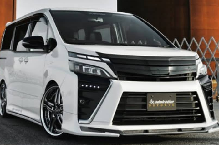 gril berbahan fiber lebih elastis dan kuat buat Toyota Voxy