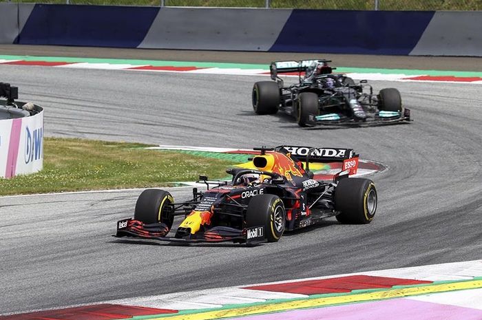 Lewis Hamilton menuduh Red Bull punya party mode