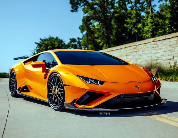Modifikasi Lamborghini Huracan berparas STO ini dibalut warna oranye mengkilap