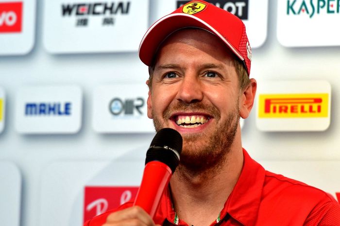 Pembalap Ferrari, Sebastian Vettel mengaku bermasalah dengan ban saat hari pertama F1 Monako (23/05/2019)