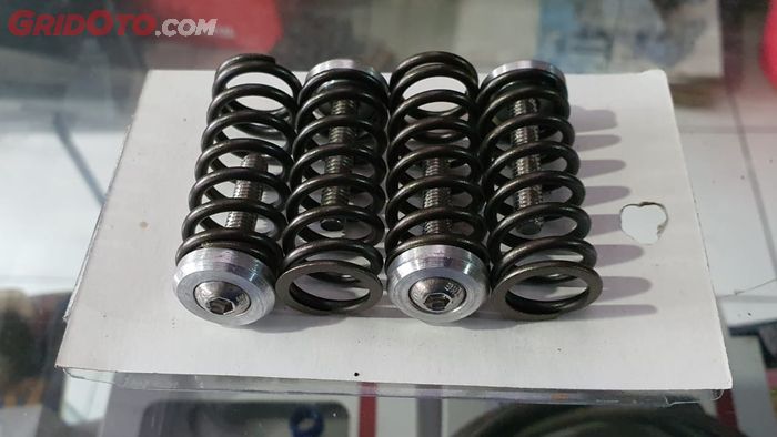 Per kopling buatan BPro untuk Kawasaki Ninja 250 FI, harganya Rp 300 ribuan