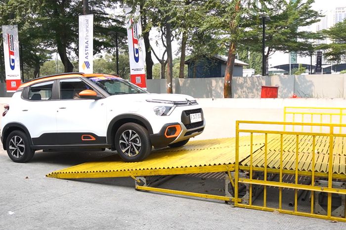 Ilustrasi test drive di GIIAS 