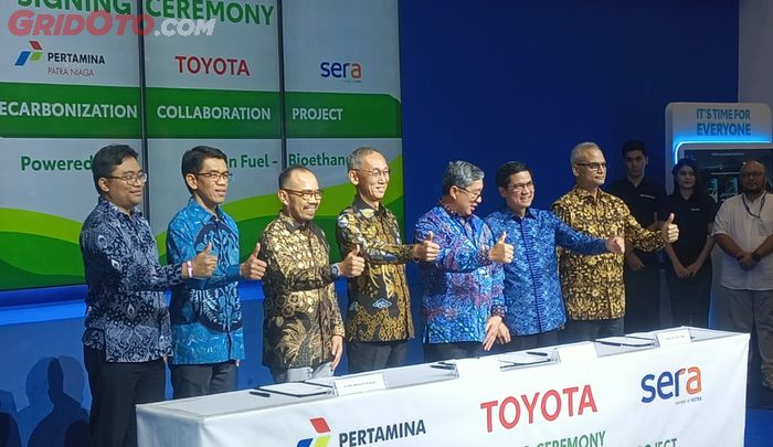 PT Toyota-Astra Motor (TAM) kolaborasi dengan PT Pertamina Patra Niaga dan PT Serasi Autoraya (TRAC) dalam Decarbonization Collaboration Project 
