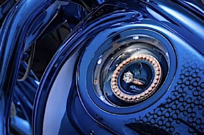 Ratusan berlian dipasang