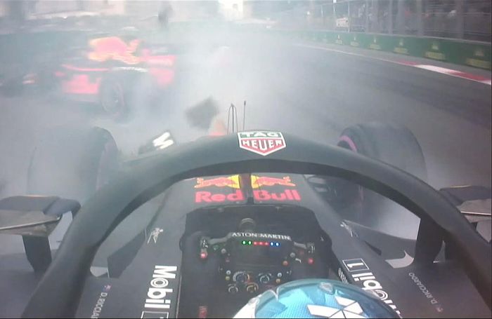 Detik-detik saat tabrakan duo Red Bull Racing