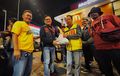 Pajero Owner Community Bersama Bikers Tengah Malam Bagi-bagi Sembako di Semarang