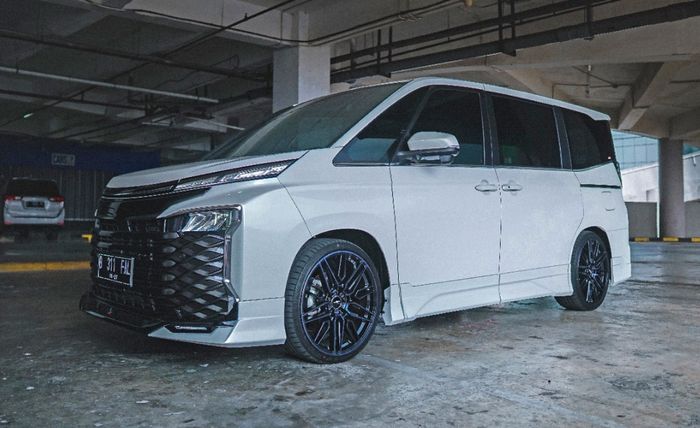 Body kit GR TRD di Toyota Voxy bikin penampilan makin elegan