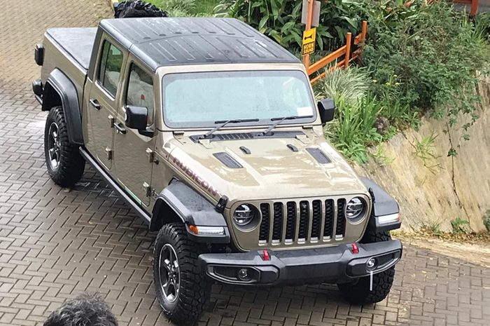 Jeep Gladiator JT meluncur resmi di Indonesia