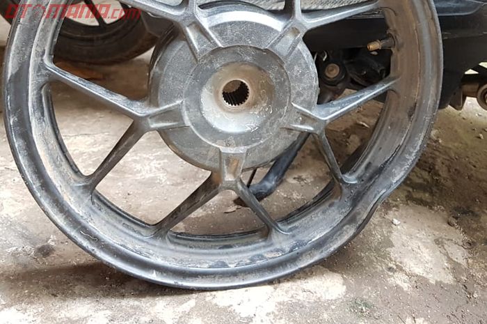 Pelek motor sepeleng