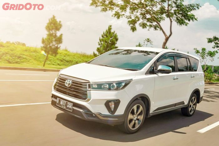 Toyota Innova Venturer 2.4 AT 2020