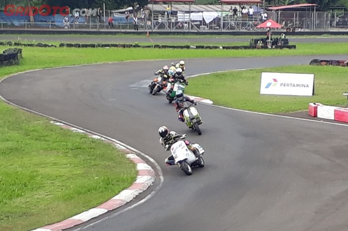 Joki Wanita Curi Perhatian, Begini Suasana di Scooter Prix 2024 Round 2