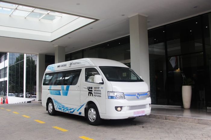 Foton eView punya dimensi cukup lapang. Dapat memuat 16 penumpang dengan jarak tempuh 235 km menurut pengetesan NEDC
