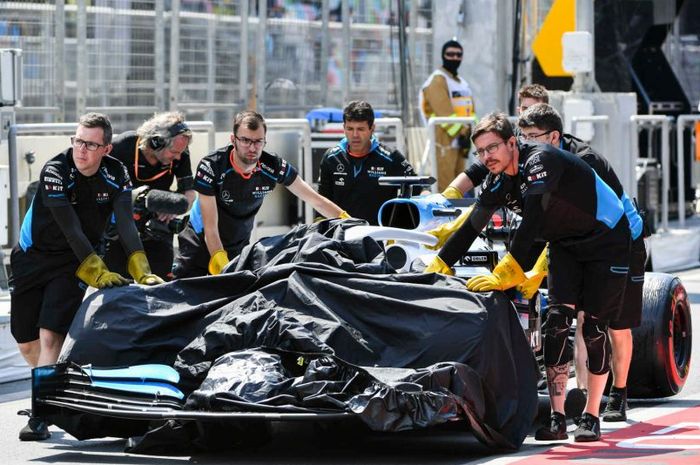 Sasis mobil diganti usai menabrak tutup drainase, George Russell dapat dipastikan bakal absen dari sesi FP2 F1 GP Azerbaijan 2019 