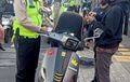 Banyak Vespa Berkeliaran di Jalan Tanpa Pelat Nomer? Polisi Lakukan Ini