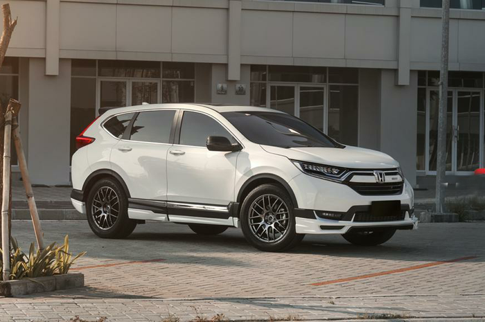 Modifikasi Honda CR-V Prestige 2019 pakai body kit Mugen dan aksen serat karbon