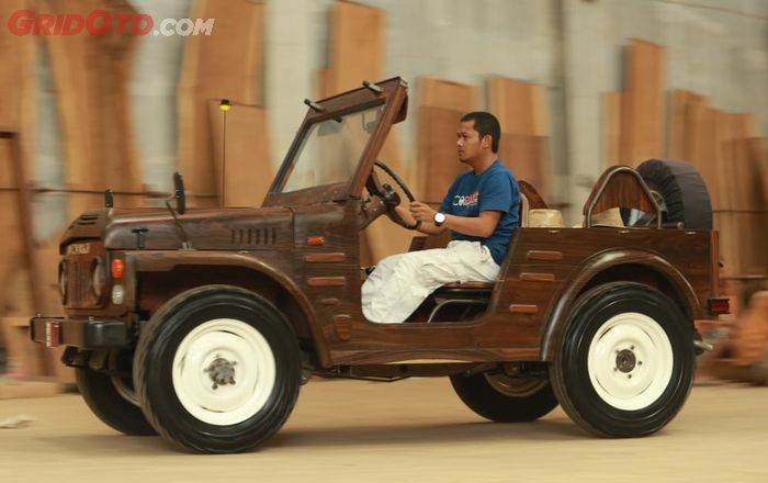 Mobil Suzuki Jimny LJ80 bahan bodinya dari kayu sonokeling