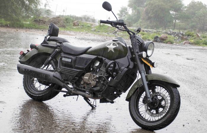 Hampir-Davidson UM Renegade Commando dibanderol Rp 30 jutaan, gendong mesin 280 cc tapi kalah tenaga sama Honda CBR250RR