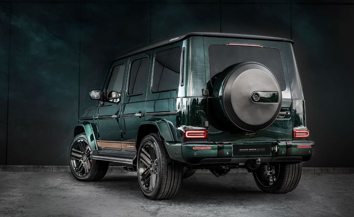 Bodi Mercedes-Benz G-Class  dicat warna hijau zamrud ala Green British Racing