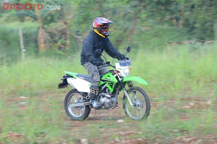 Kawasaki KLX150 mendapat penyegaran dari segi tampilan dan fitur