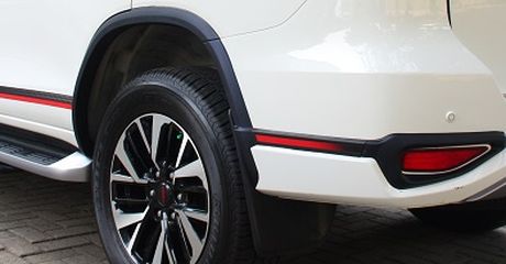 Ganti Ban Mobil Tapi Beda Merek, Sebenarnya Boleh Tidak Sih?