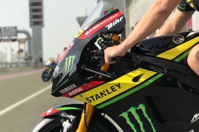 Steering damper terlihat di motor Johann Zarco