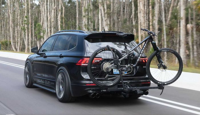 Bike rack Thule T1 terpasang di buritan VW Tiguan