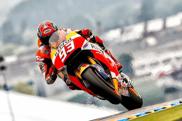 Marc Marquez wheelie sebelum juara