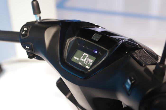 Honda ICON e: menggunakan panel instrumen full digital