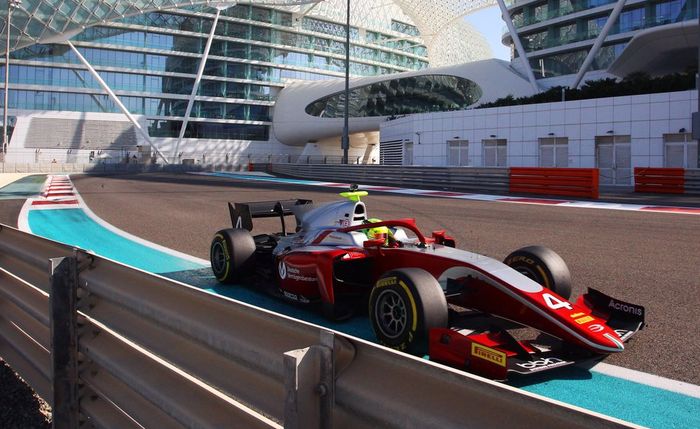 Mick Schumacher mengendarai mobil F2 tim Prema saat tes di sirkuit Yas Marina, Abu Dhabi, November 2018