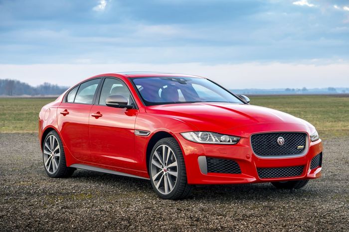 Jaguar XE 300 Sport