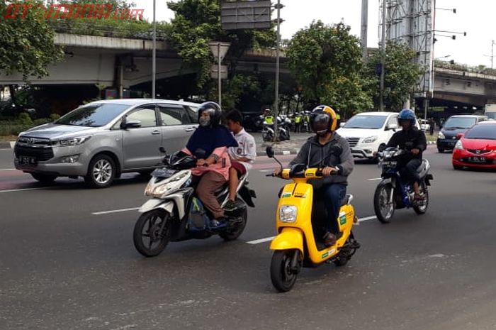 Mencoba Migo e-Bike di jalan raya