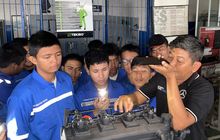 Diajak ke Pabrik, Mercedes-Benz Hibahkan Mesin Bus OF 917 ke Anak SMK