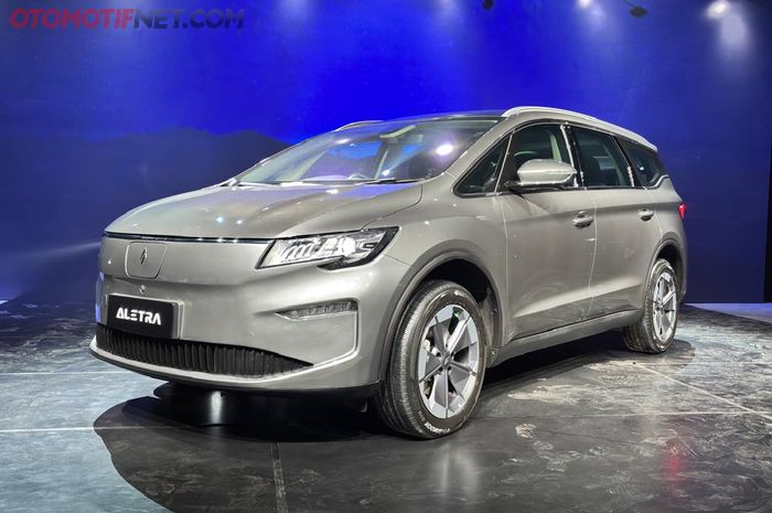 Update harga mobil listrik Aletra L8 EV Short Range tahun 2026.