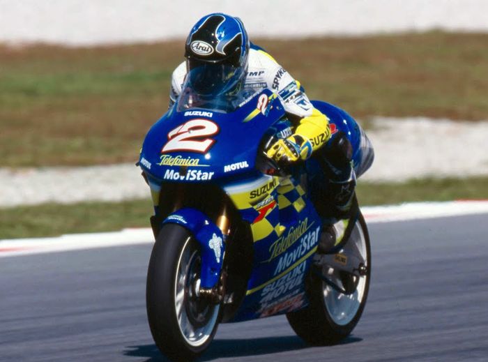 Empat kali naik podium pertama MotoGP atau saat itu namanya seri GP500cc, Kenny Roberts Jr menjadi juara dunia musim 2000