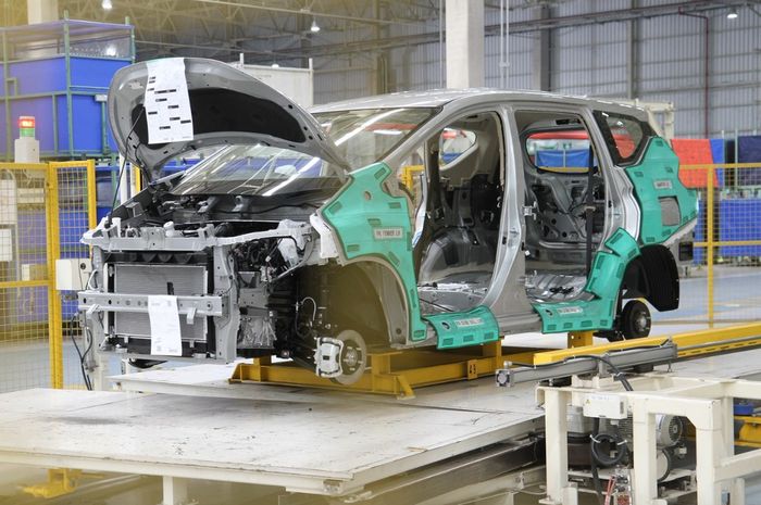 Ilustrasi perakitan Mitsubishi Xpander di pabrik MMKI