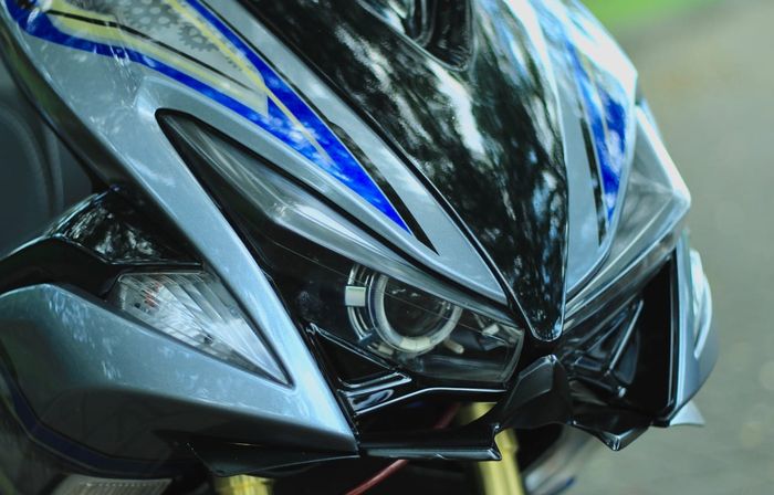 Tampang depan Yamaha Aerox gahar dengan double projektor didalam headlamp