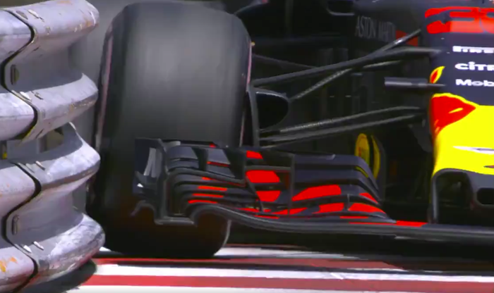 Kecelakaan tunggal yang dialami Max Verstappen bermula ketika roda kanan depan mobilnya menyerempet pagar pembatas sirkuit di GP F1 Monako