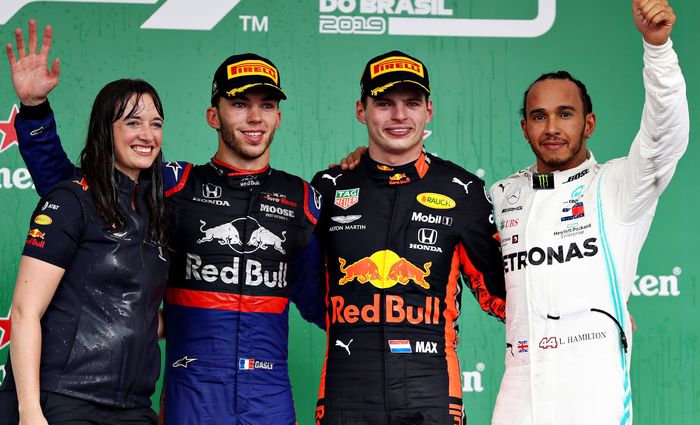 Max Verstappen menundukkan juara dunia F1 2019 Lewis Hamilton di F1 Brasil